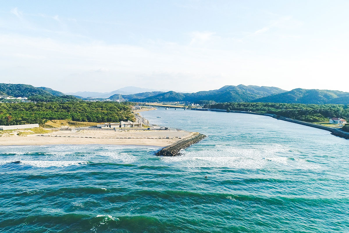 「ドローン空撮からみる、福岡県宗像市北斗の水くみ海浜公園」記事内画像