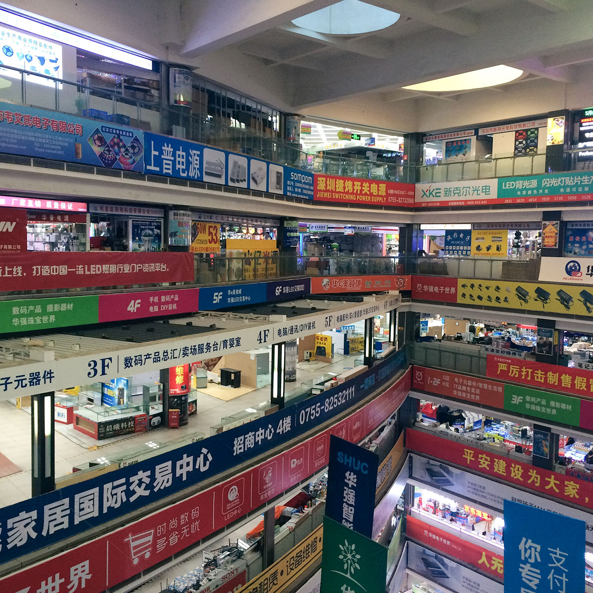 「中国・深センにあるドローン大手「DJI」の旗艦店を訪れる」記事内深センの景色
